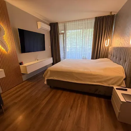 Апартаменти Forest Club Premium